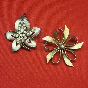 Vintage Gold Tone Flower Rhinestone Bow Ribbon Brooch Pin Set of 2
